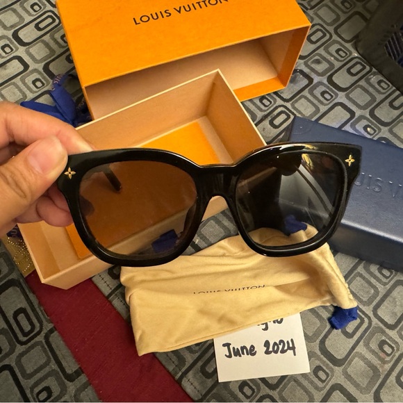 Bnew: Louis vuitton monogram sunglasses - Picture 1 of 9